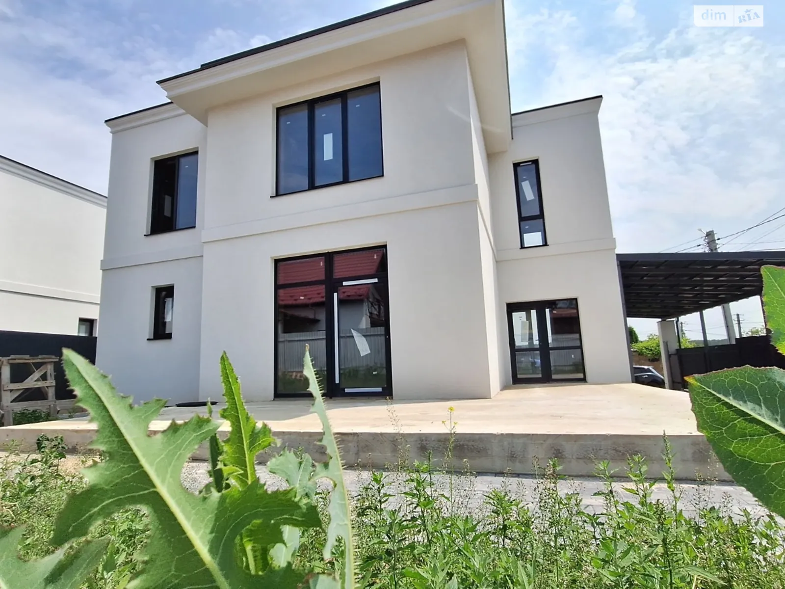 Продается дом на 2 этажа 160 кв. м с садом, цена: 170000 $ - фото 1