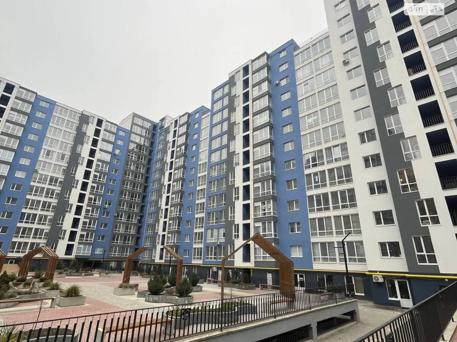 Продается 1-комнатная квартира 44.8 кв. м в Ивано-Франковске, ул. Княгинин, 44 корпус 9 - фото 1