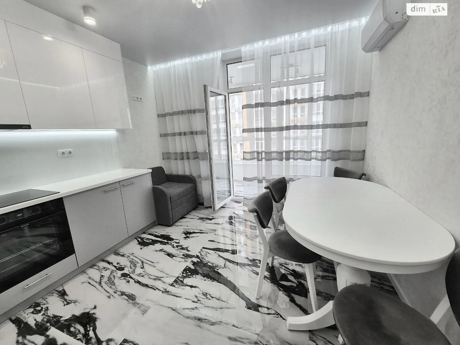 Продается 3-комнатная квартира 89 кв. м в Киеве, ул. Бердника Олеся, 1В - фото 1