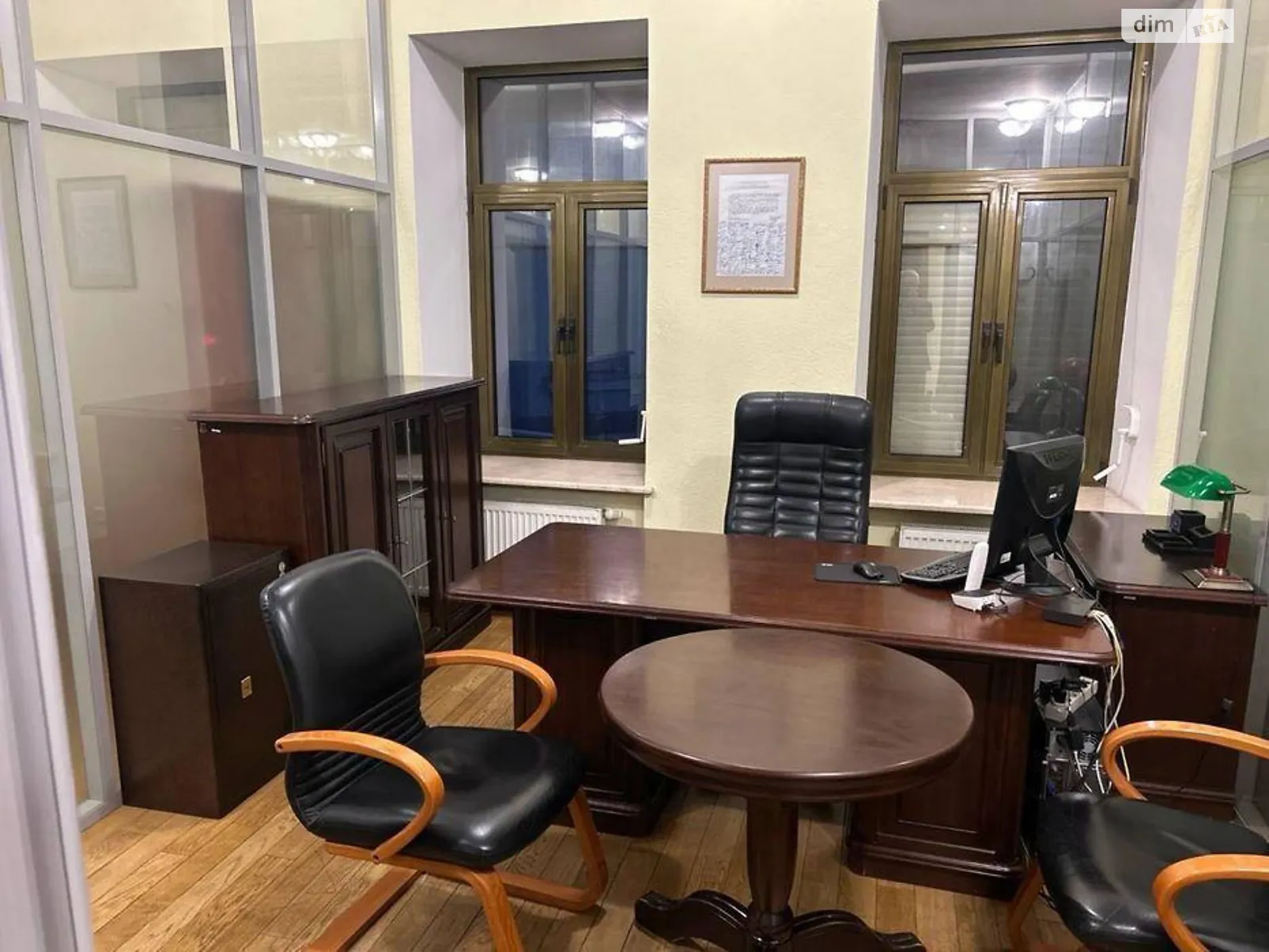 Сдается в аренду офис 112 кв. м в бизнес-центре, цена: 1500 $ - фото 1