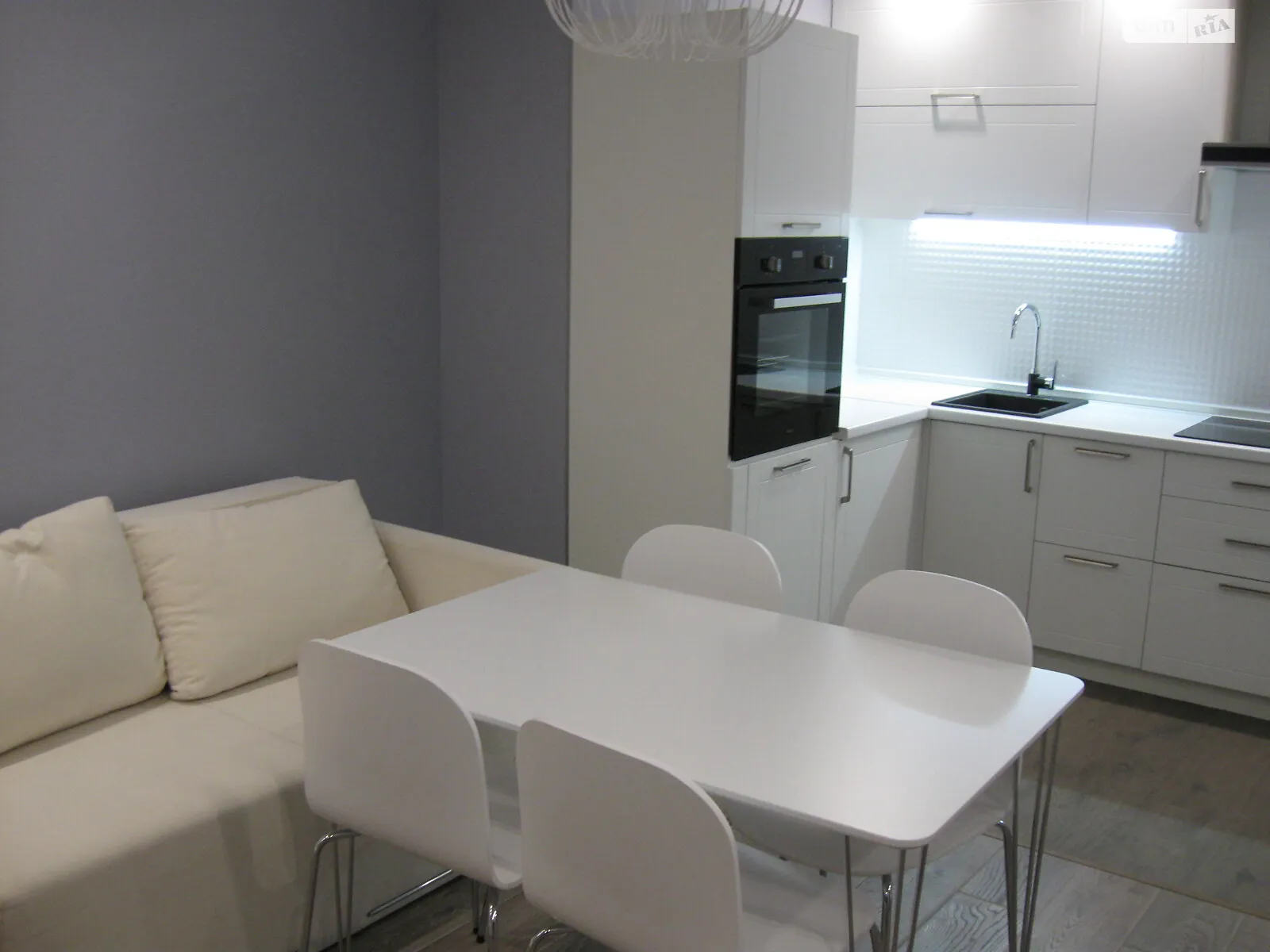 Продается 1-комнатная квартира 54 кв. м в Киеве, ул. Заречная, 3А - фото 1