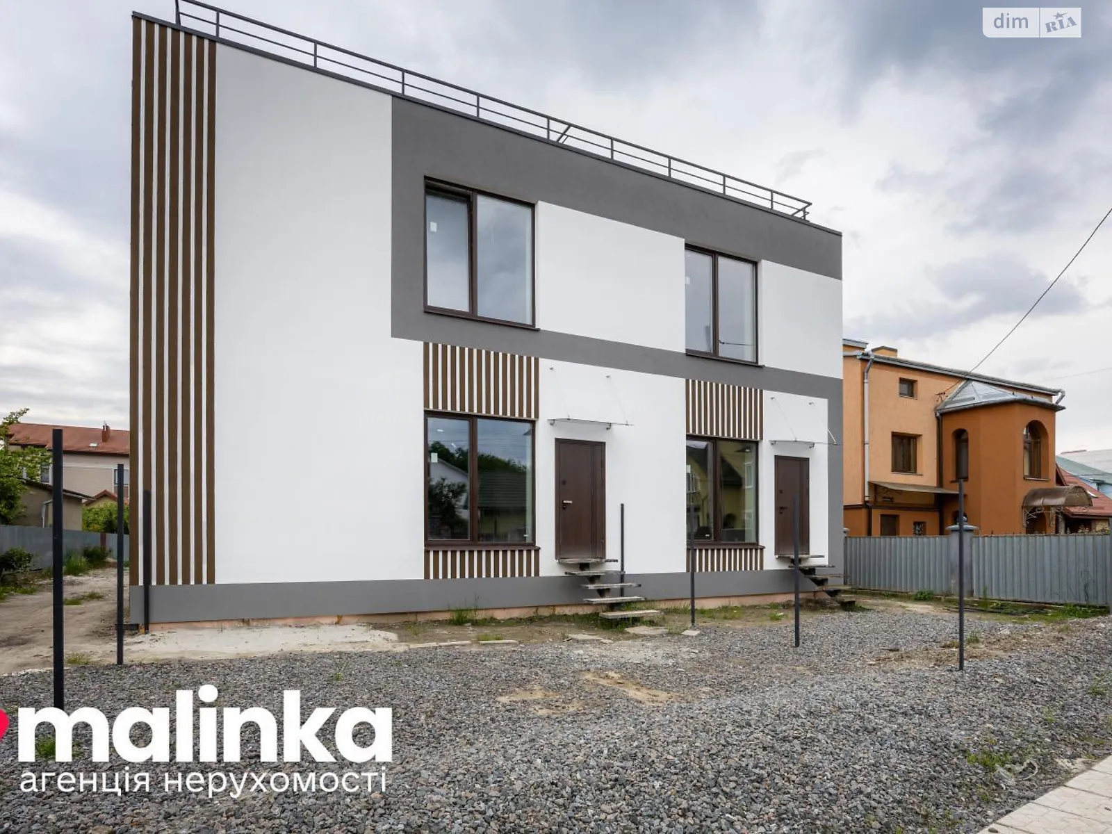 Продается дом на 3 этажа 107 кв. м с террасой, цена: 107000 $ - фото 1