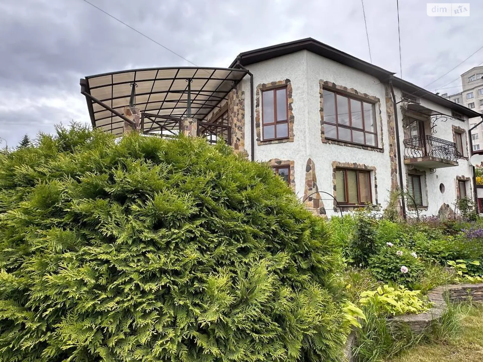 Продается дом на 2 этажа 300 кв. м с бассейном, цена: 650000 $ - фото 1