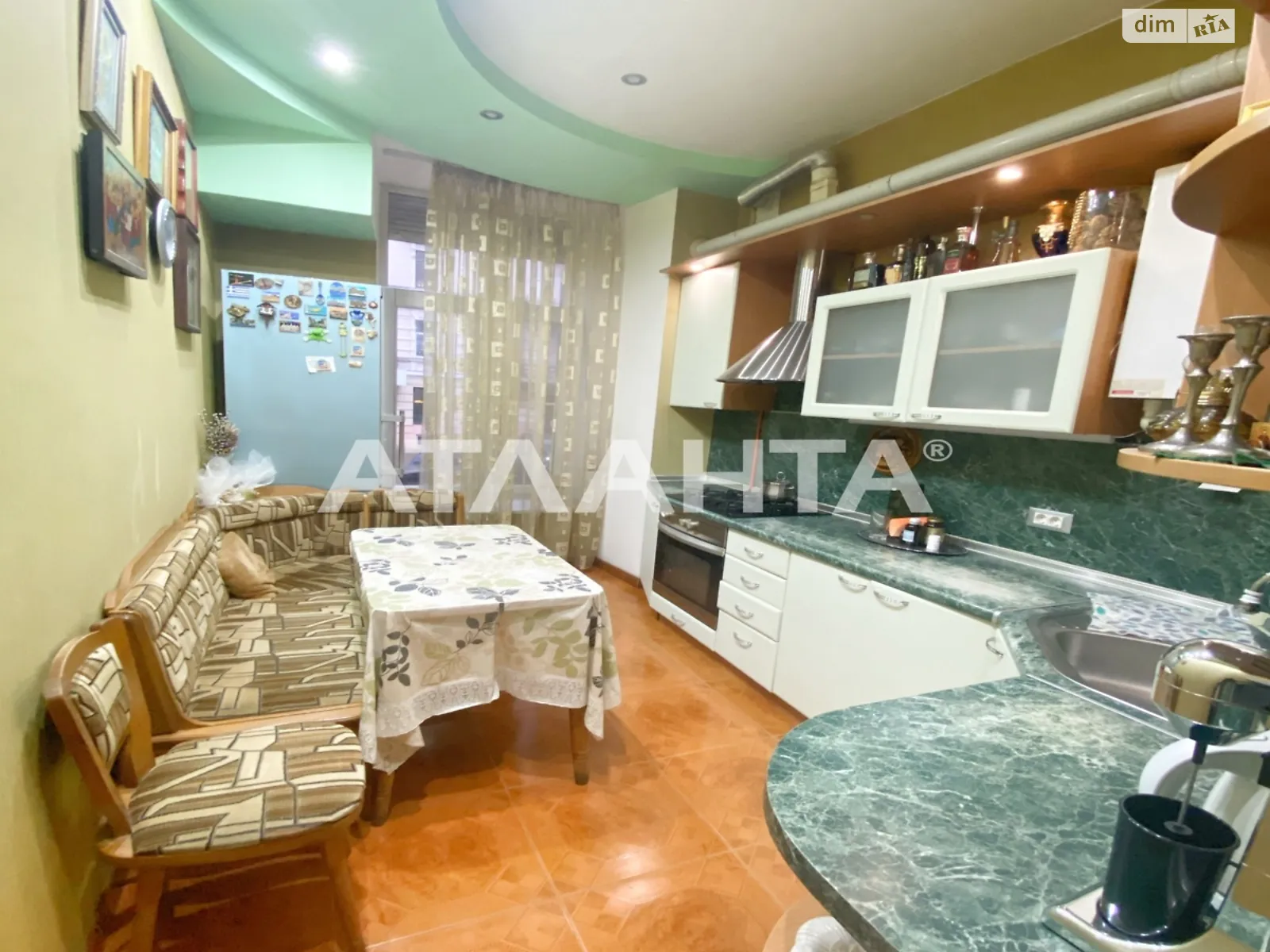 Продается 3-комнатная квартира 70 кв. м в Одессе, ул. Дерибасовская - фото 1