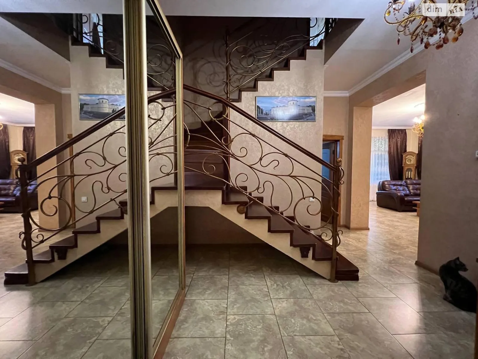 Продается дом на 2 этажа 221 кв. м с баней/сауной, цена: 215000 $ - фото 1