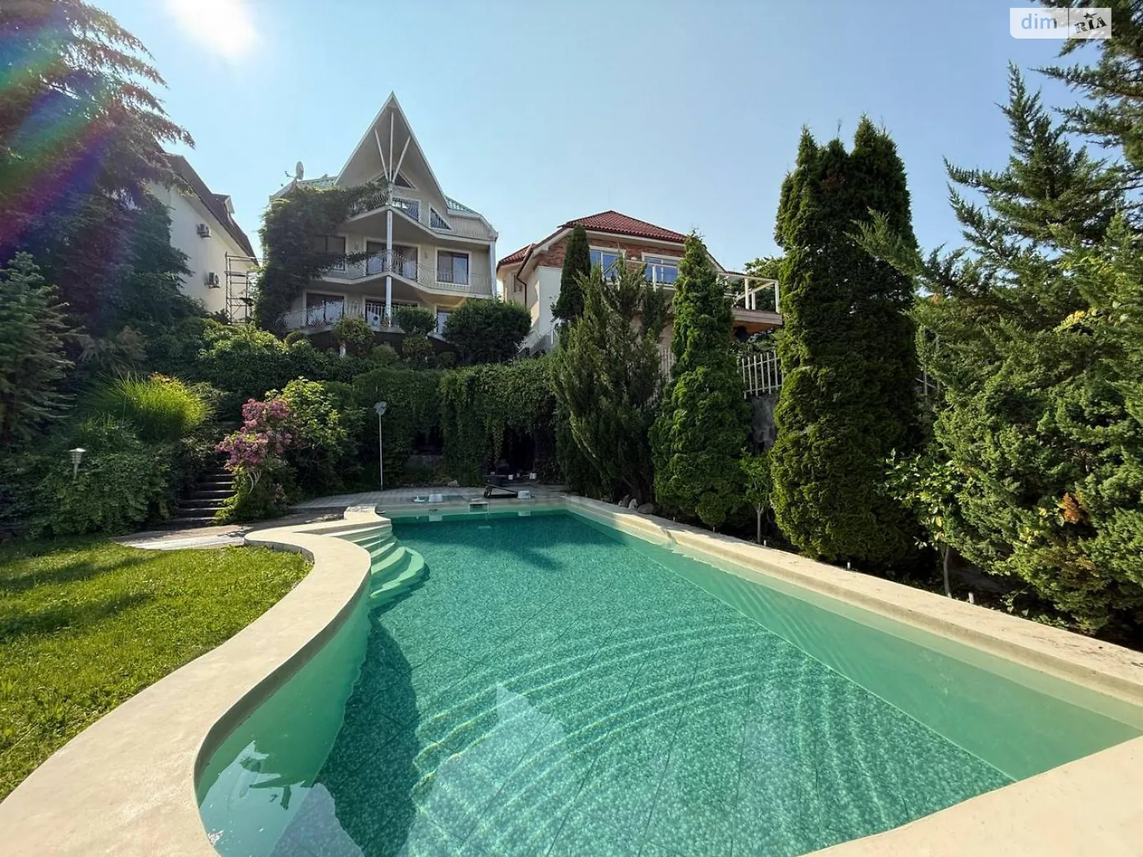 Продается дом на 4 этажа 400 кв. м с беседкой, цена: 650000 € - фото 1