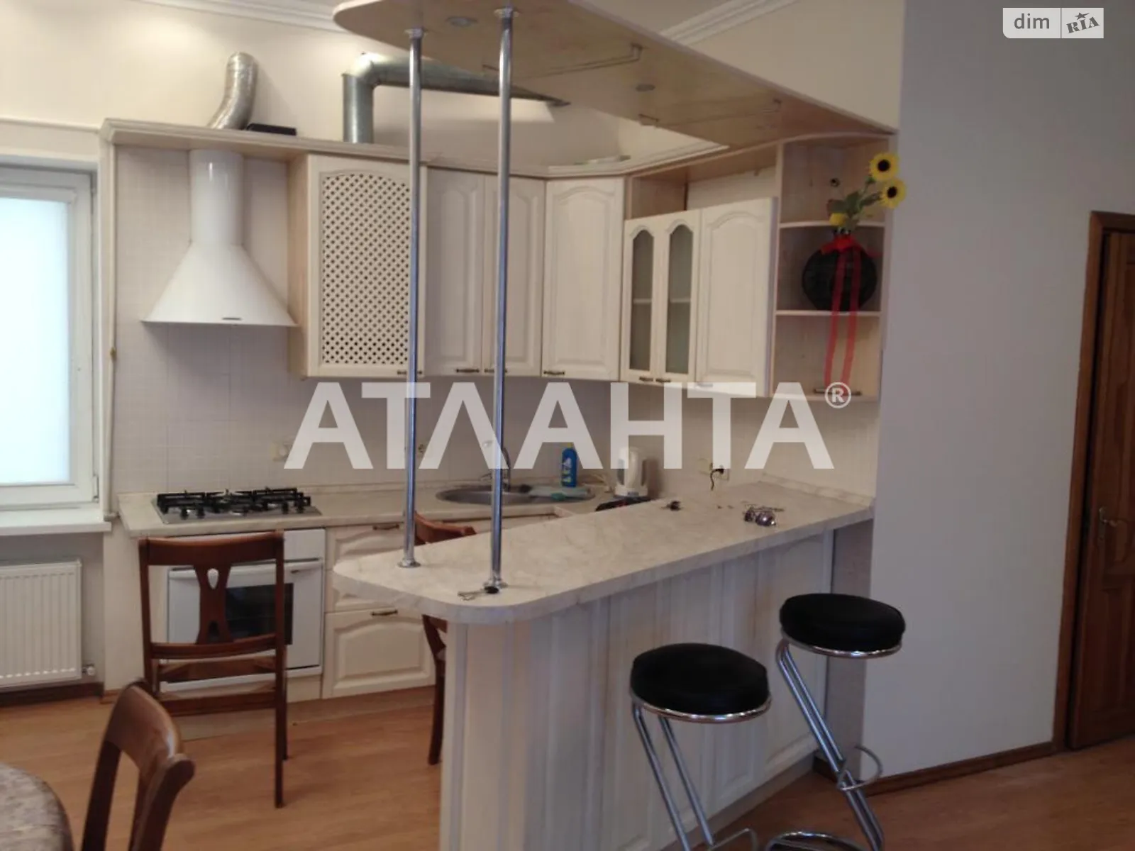 Продается 3-комнатная квартира 134 кв. м в Одессе, ул. Дерибасовская - фото 1