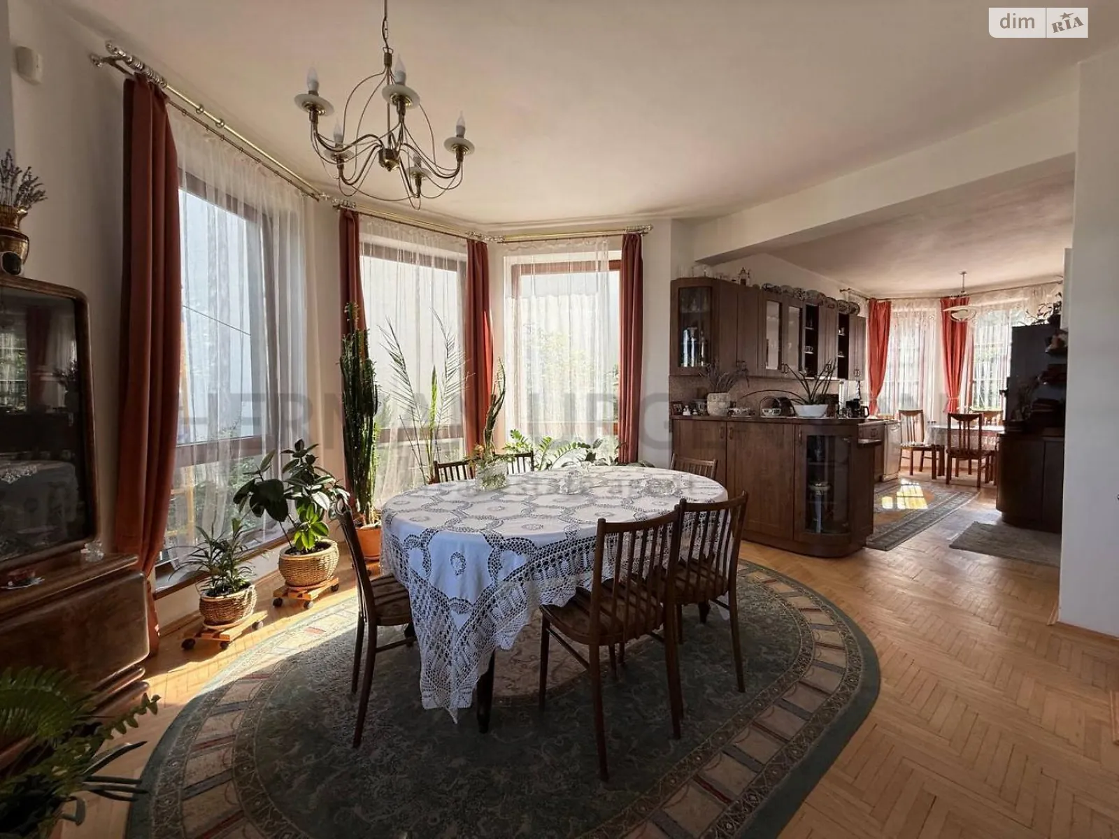 Продается дом на 4 этажа 400 кв. м с мебелью, цена: 650000 € - фото 1