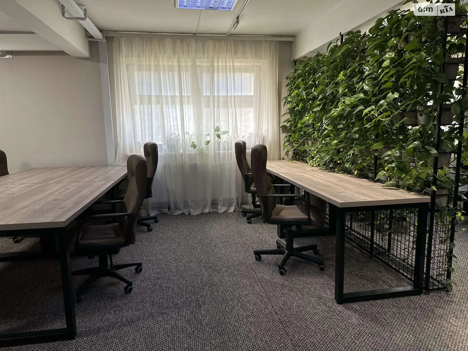 Сдается в аренду офис 220 кв. м в бизнес-центре, цена: 1500 $ - фото 1