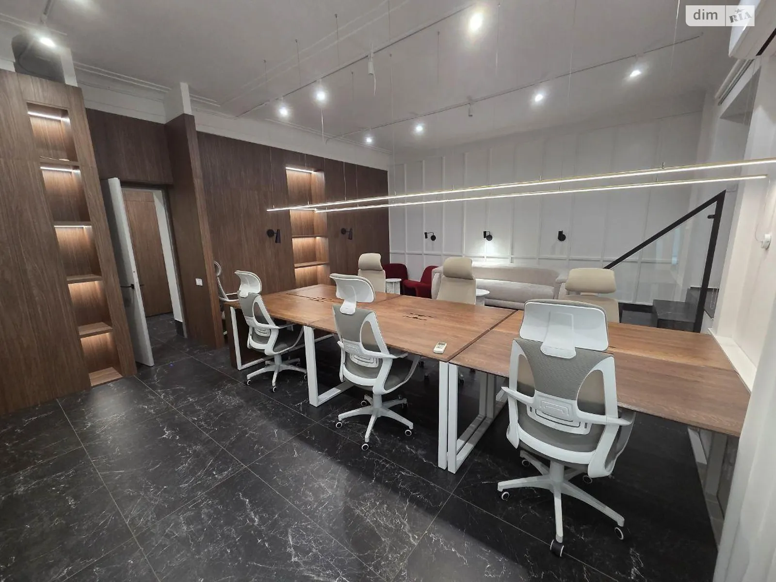 Сдается в аренду офис 80 кв. м в бизнес-центре, цена: 3500 $ - фото 1