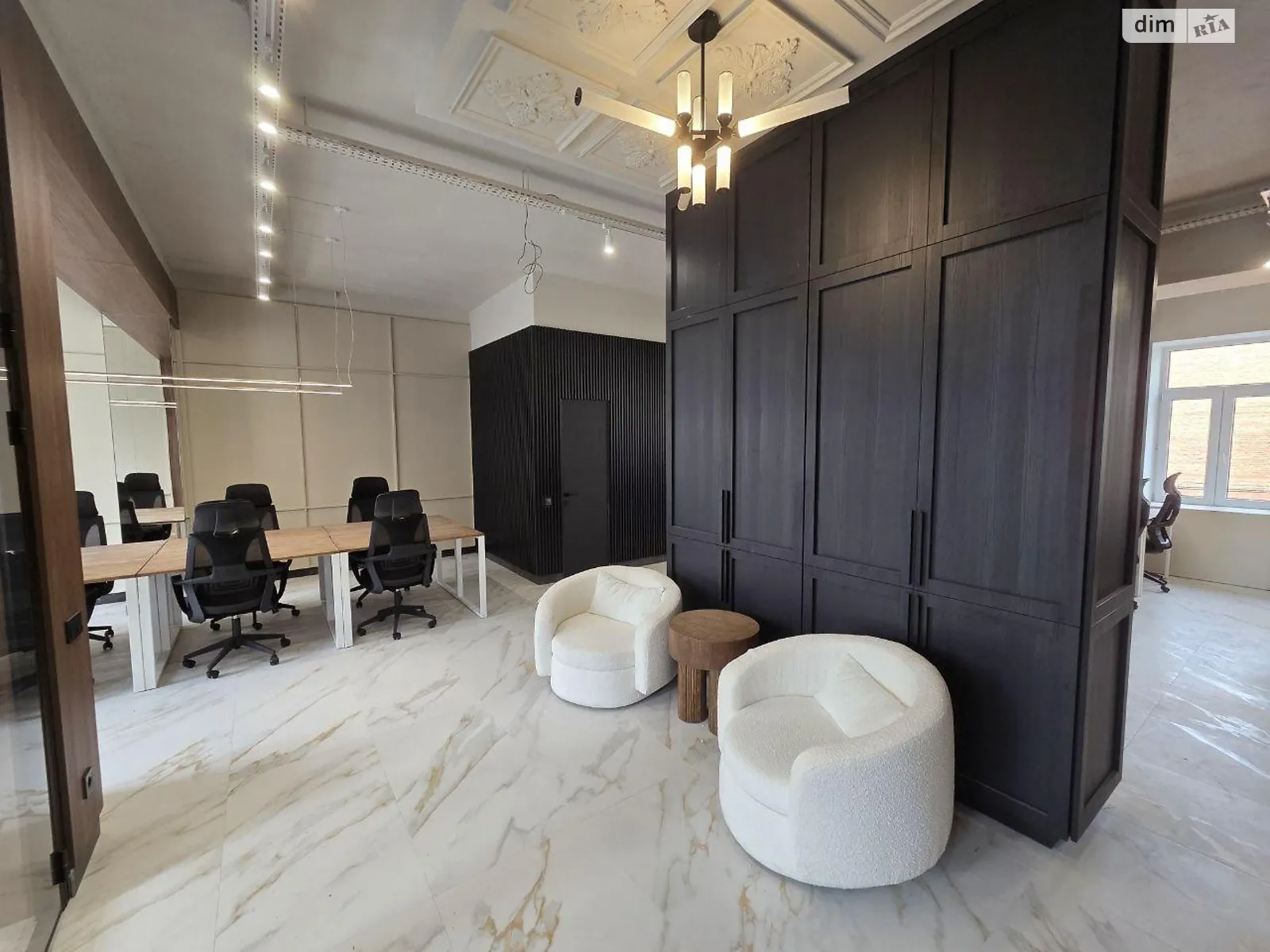 Здається в оренду офіс 230 кв. м в бізнес-центрі, цена: 12000 $ - фото 1
