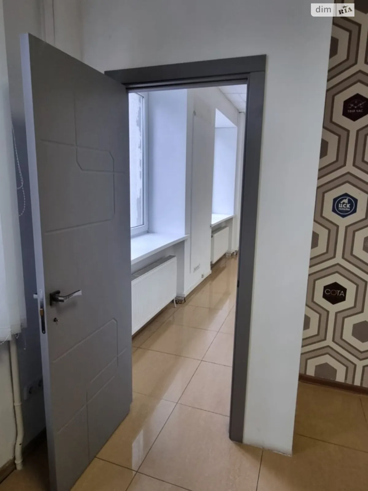 Сдается в аренду офис 65 кв. м в бизнес-центре, цена: 11000 грн - фото 1