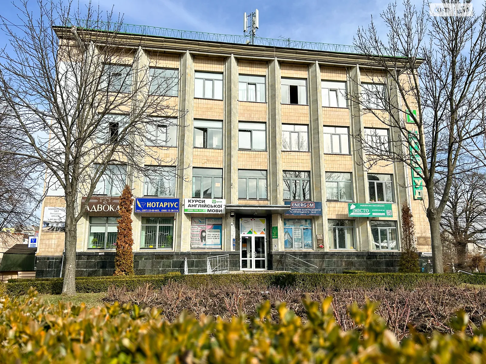 Сдается в аренду офис 42 кв. м в бизнес-центре, цена: 11760 грн - фото 1
