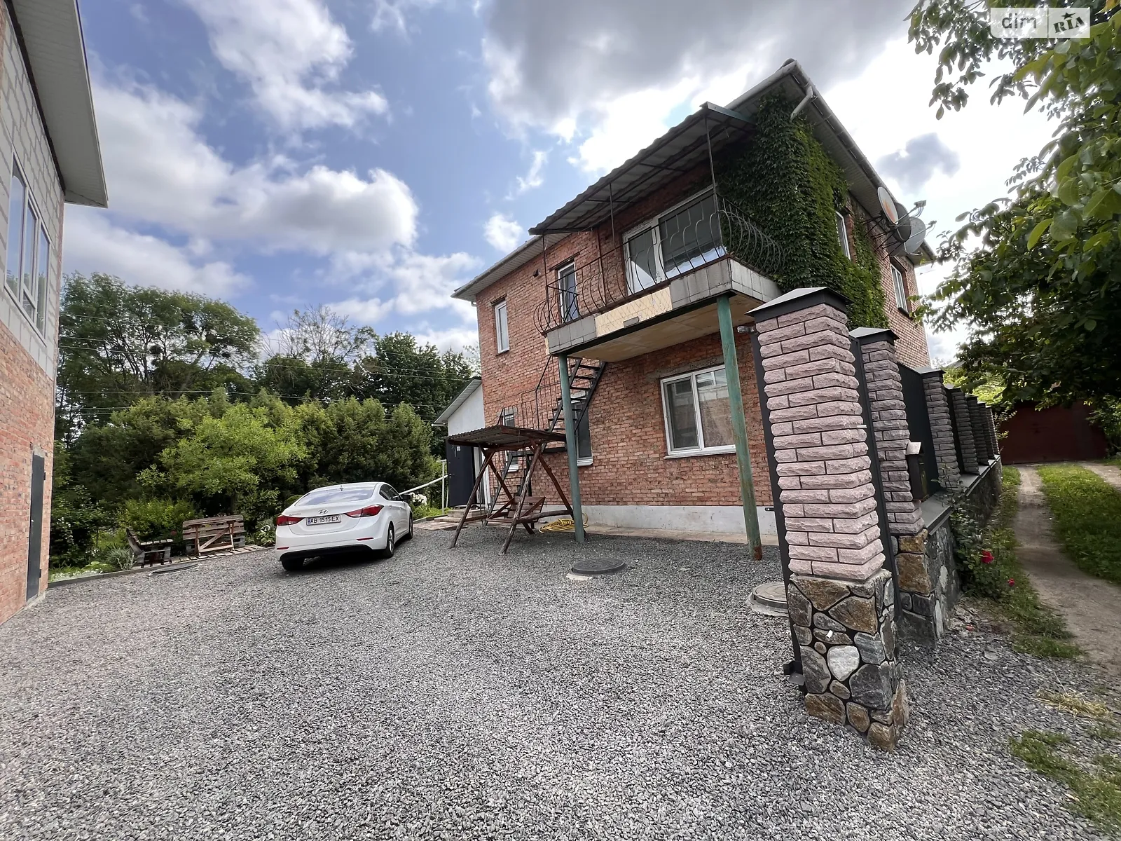 Продается дом на 2 этажа 155 кв. м с подвалом, цена: 130000 $ - фото 1