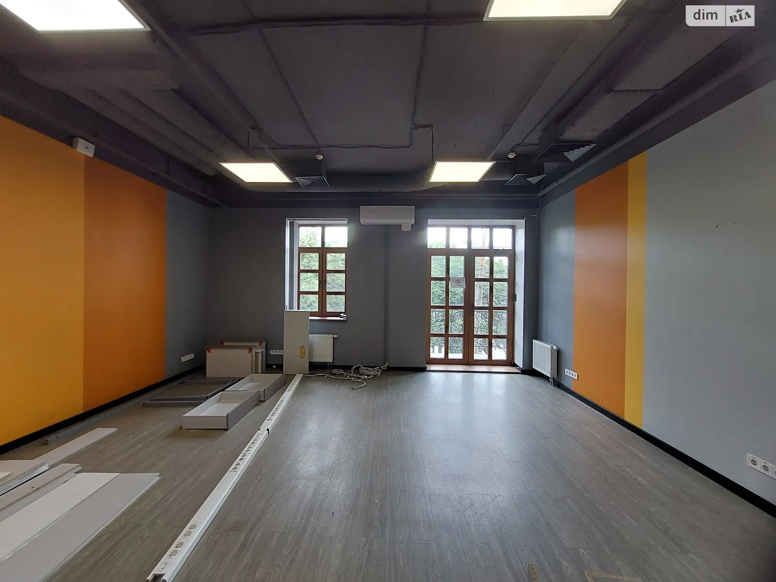 Сдается в аренду офис 811 кв. м в бизнес-центре, цена: 15500 $ - фото 1