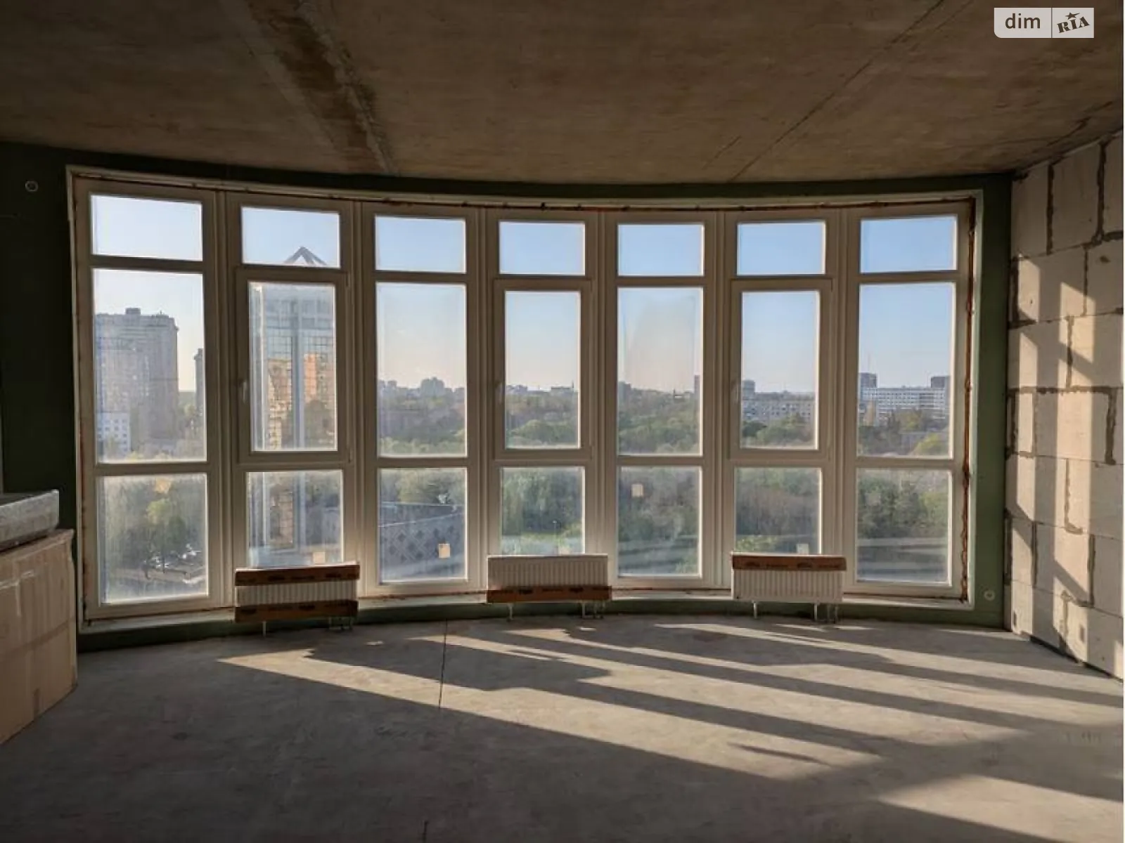 Продается 1-комнатная квартира 47 кв. м в Одессе, просп. Гагарина, 19Б - фото 1