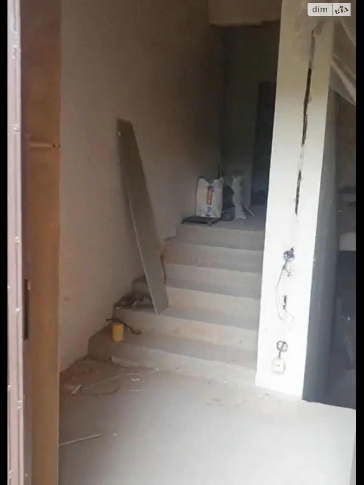 Продается дом на 3 этажа 240 кв. м с гаражом, цена: 120000 $ - фото 1