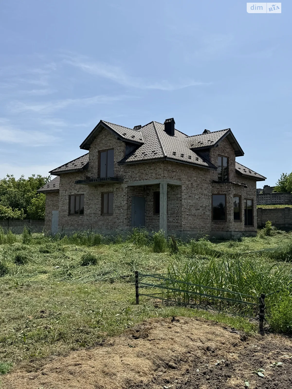 Продается дом на 2 этажа 278 кв. м с садом, цена: 170000 $ - фото 1