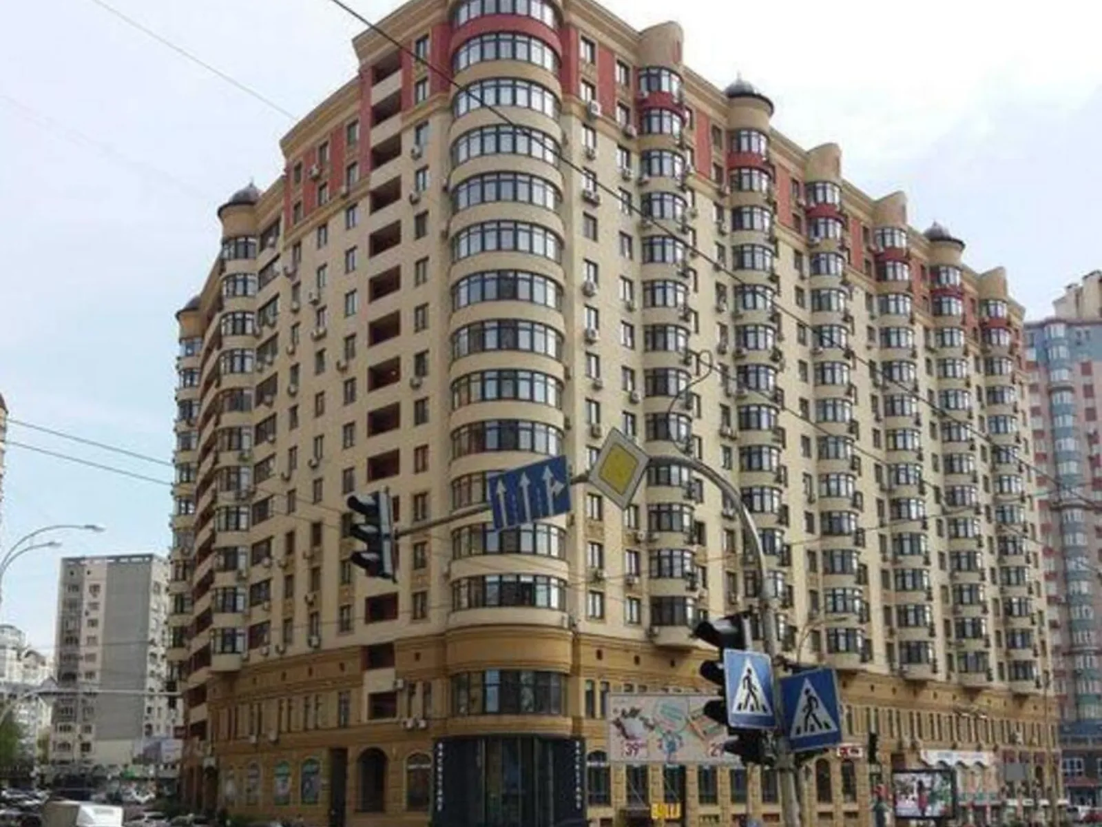 Продається 1-кімнатна квартира 51 кв. м у Києві, вул. Полтавська, 10 - фото 1