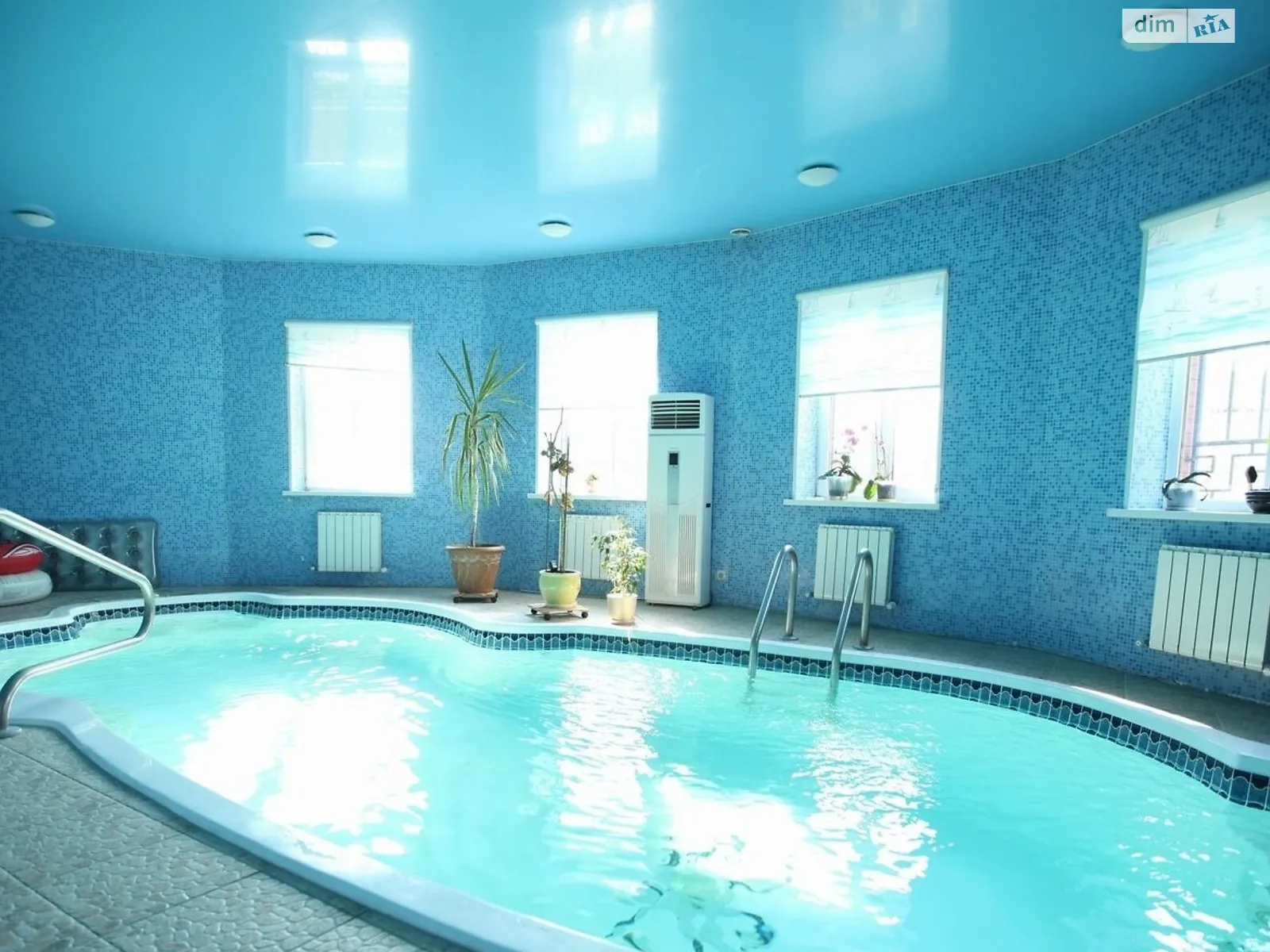 Продается дом на 3 этажа 274 кв. м с террасой, цена: 380000 $ - фото 1