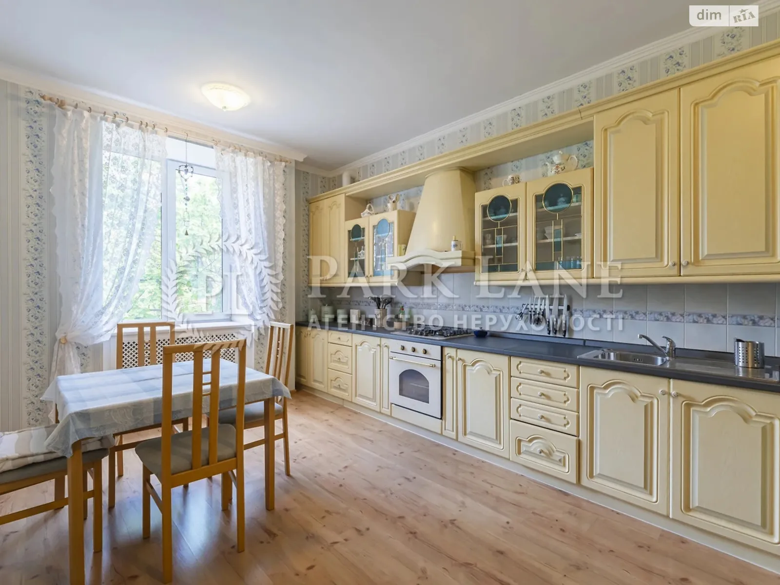 Продается 5-комнатная квартира 143 кв. м в Киеве, ул. Маккейна Джона, 18/2 - фото 1