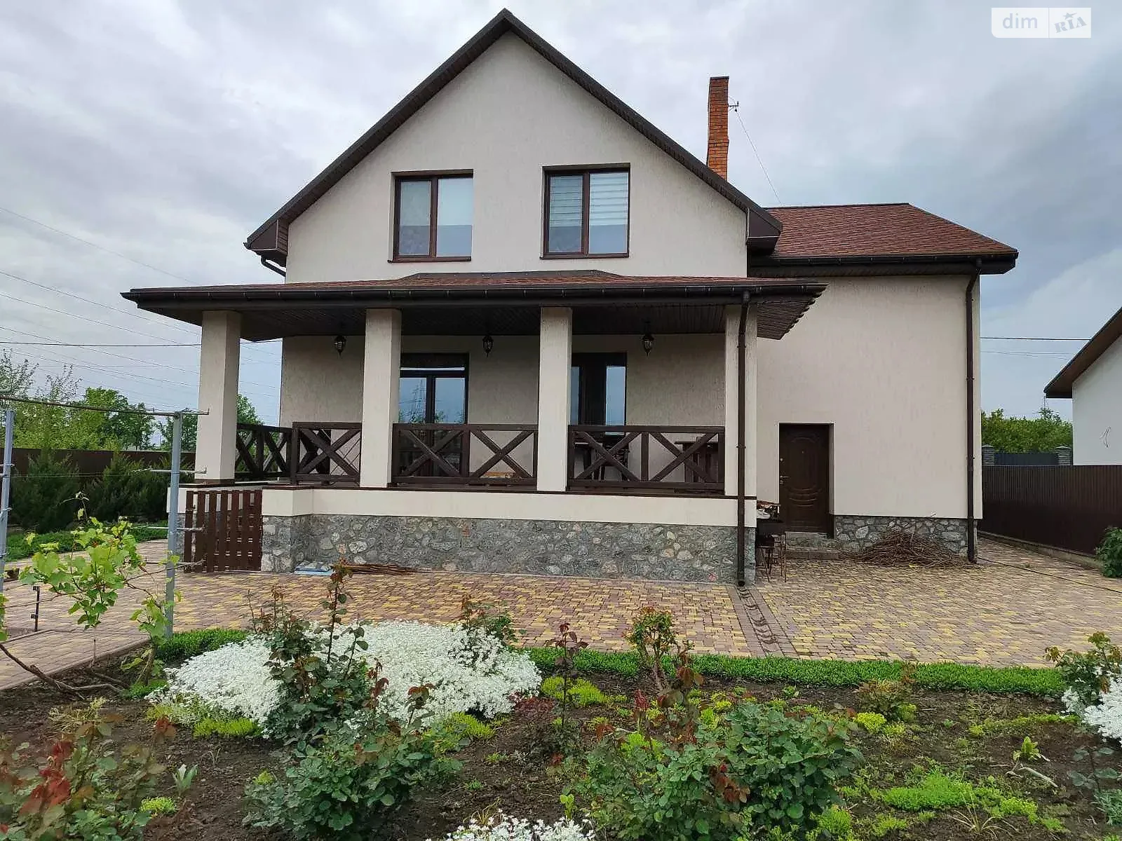 Продается дом на 2 этажа 205 кв. м с камином, цена: 200000 $ - фото 1