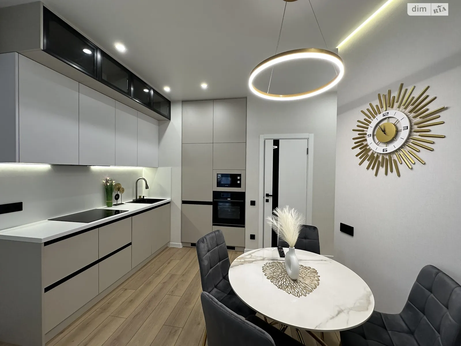 Продается 1-комнатная квартира 41 кв. м в Одессе, ул. Краснова, 3 корпус 61 - фото 1