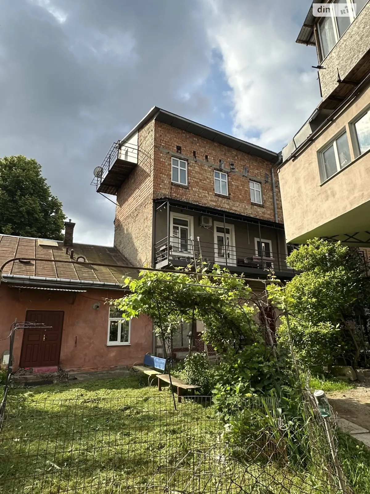 ул. Конституционная(28 Июня), 18 Центр Черновцы - фото 1