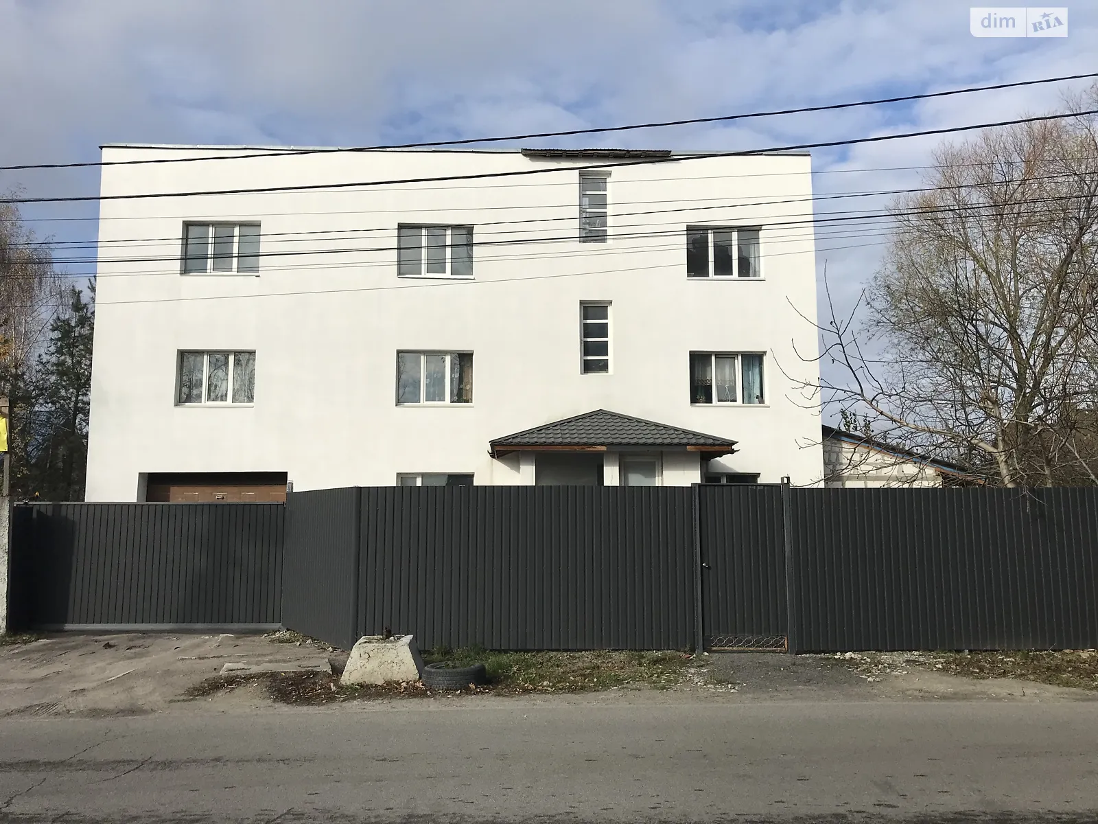 Сдается в аренду дом на 3 этажа 600 кв. м с подвалом, цена: 12000 $ - фото 1