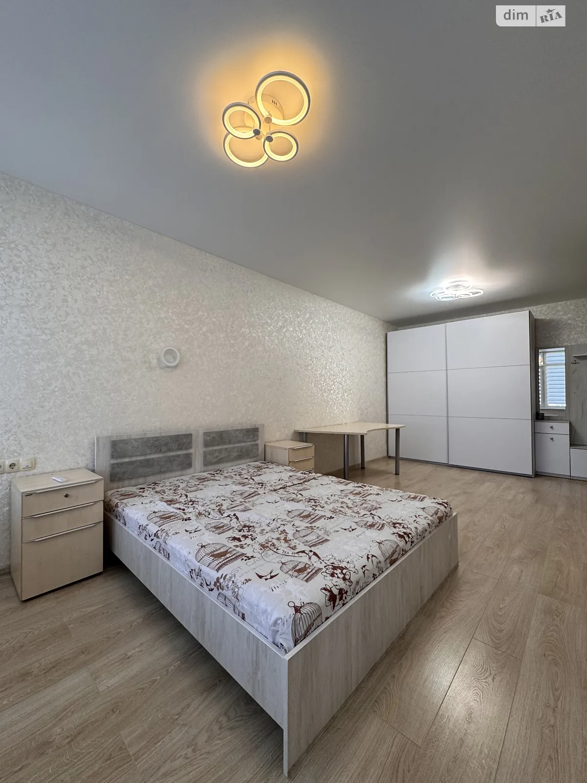 Продается 1-комнатная квартира 43.5 кв. м в Одессе, ул. Жемчужная, 9 - фото 1