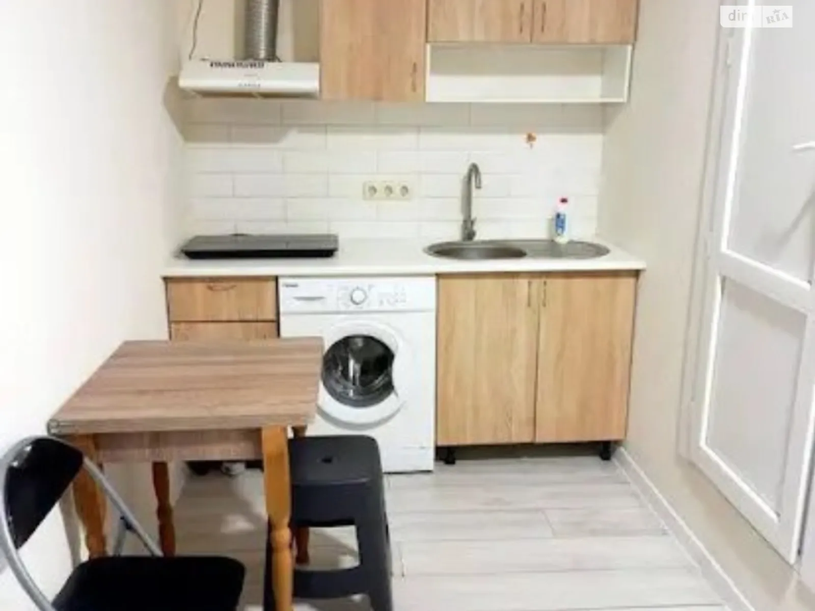 Продается 1-комнатная квартира 16 кв. м в Одессе, ул. Таврийская - фото 1