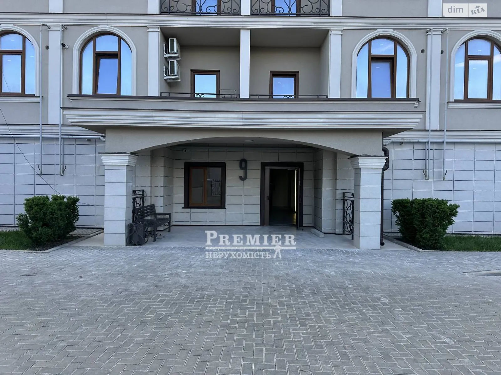 Продается 1-комнатная квартира 49 кв. м в Одессе, ул. Дача Ковалевского - фото 1