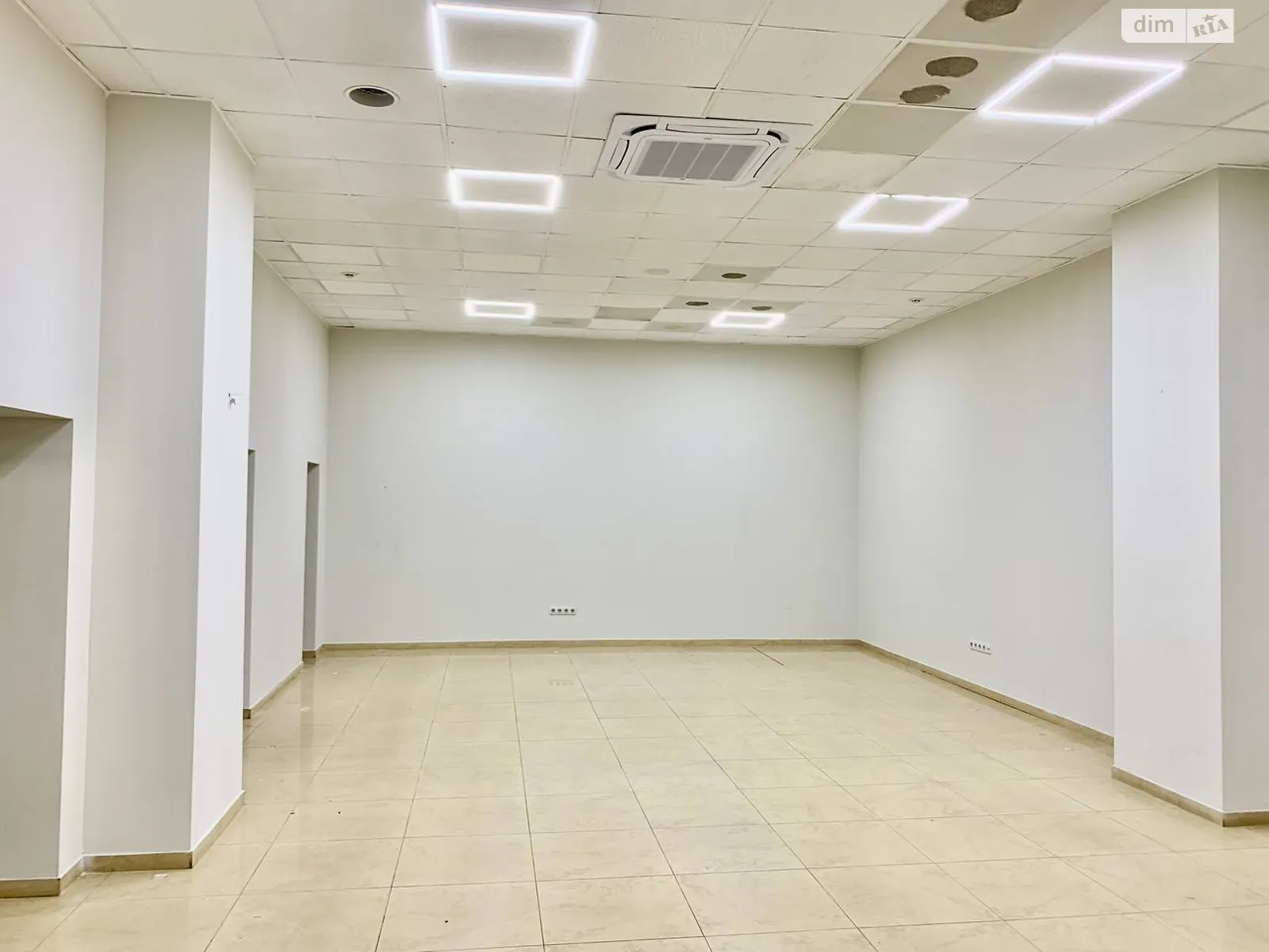 Сдается в аренду офис 80 кв. м в бизнес-центре, цена: 20000 грн - фото 1