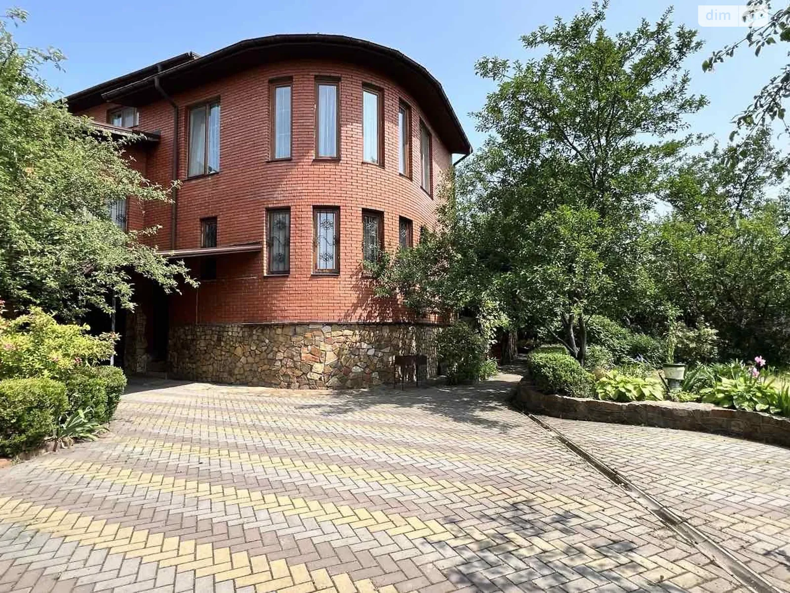 Продается дом на 2 этажа 389 кв. м с беседкой, цена: 295000 $ - фото 1