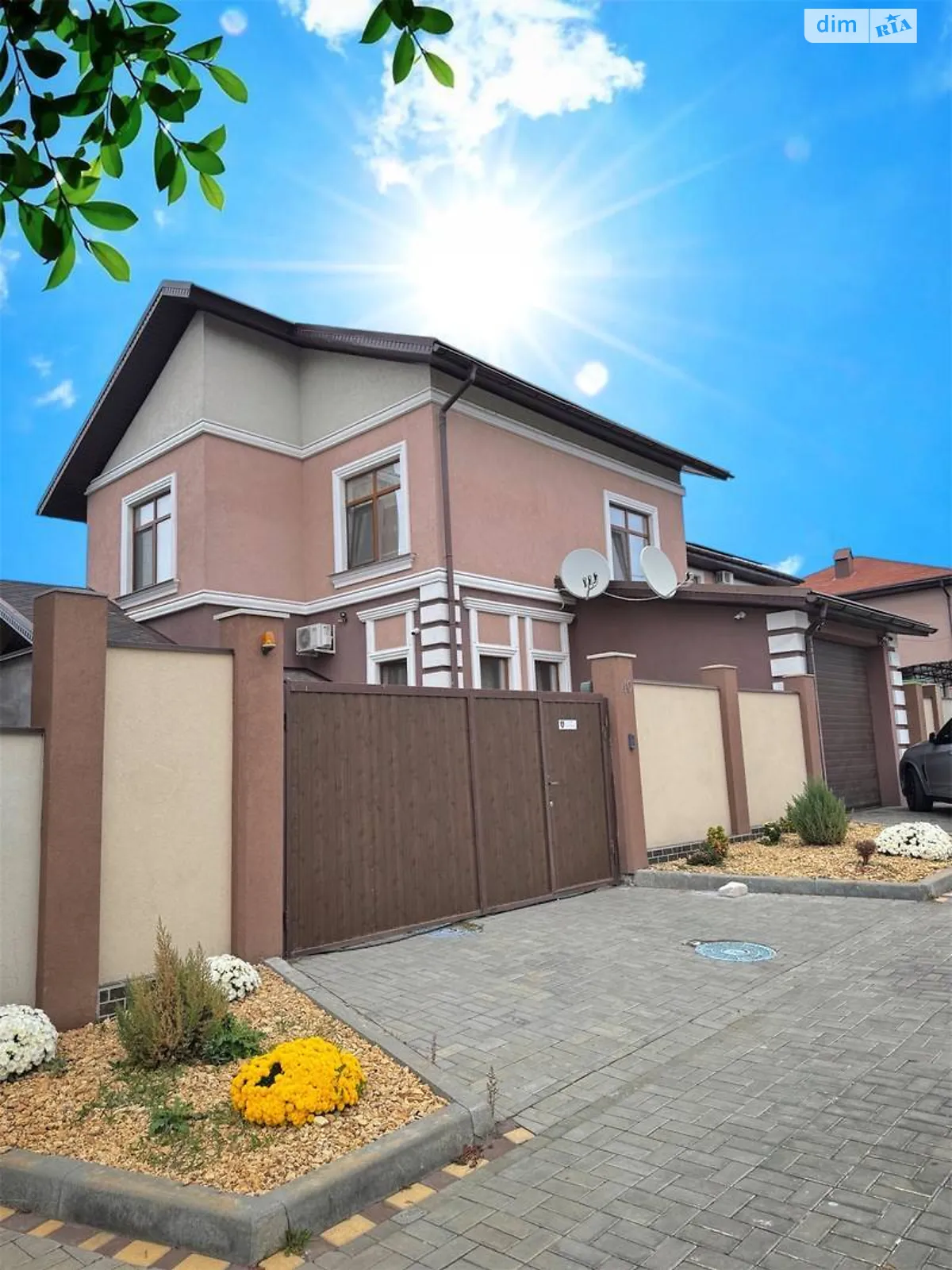 Продається будинок 3 поверховий 141 кв. м з ділянкою, цена: 165000 $ - фото 1