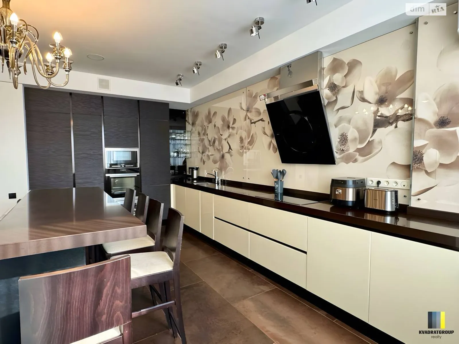 Продается 2-комнатная квартира 118.1 кв. м в Днепре, ул. Бригадная, 11 - фото 1