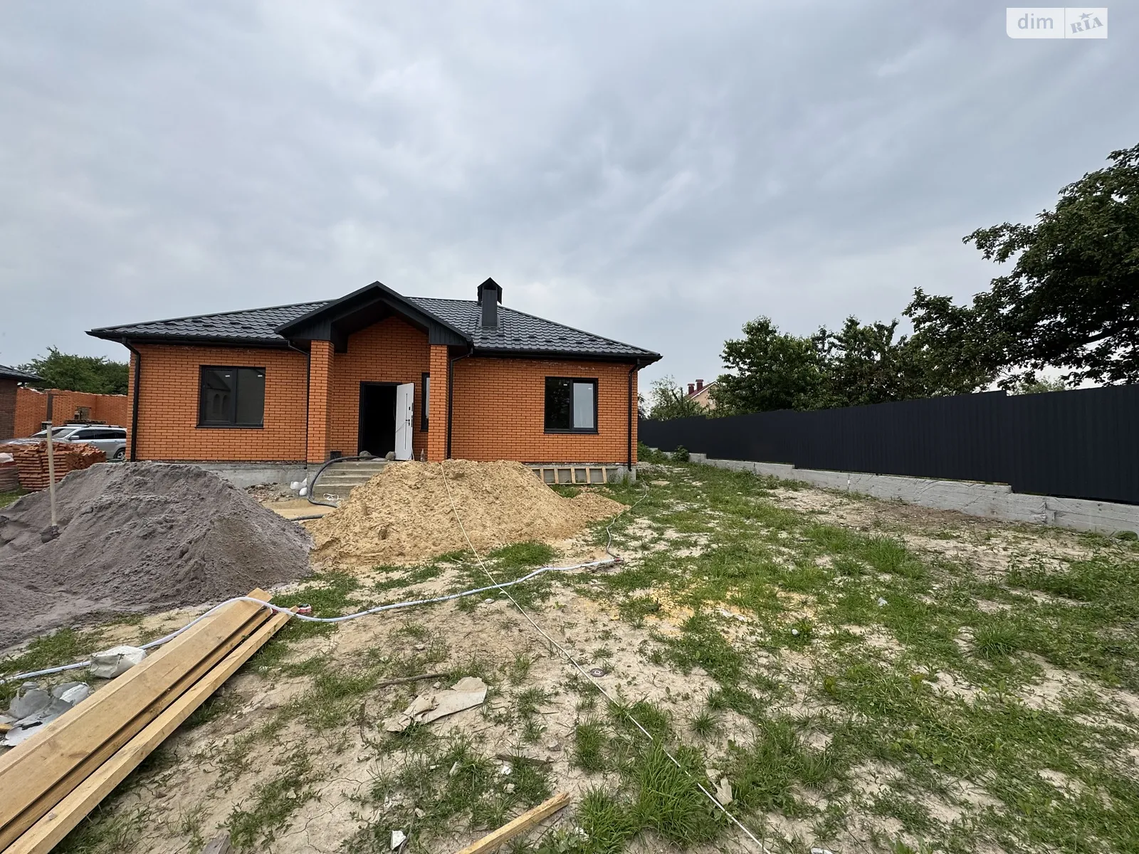 Продается одноэтажный дом 105 кв. м с камином, цена: 89000 $ - фото 1