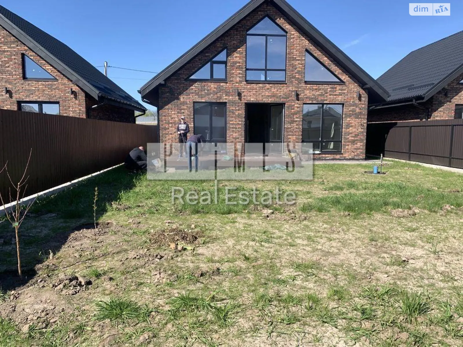 Продается дом на 2 этажа 120 кв. м с гаражом, цена: 122000 $ - фото 1