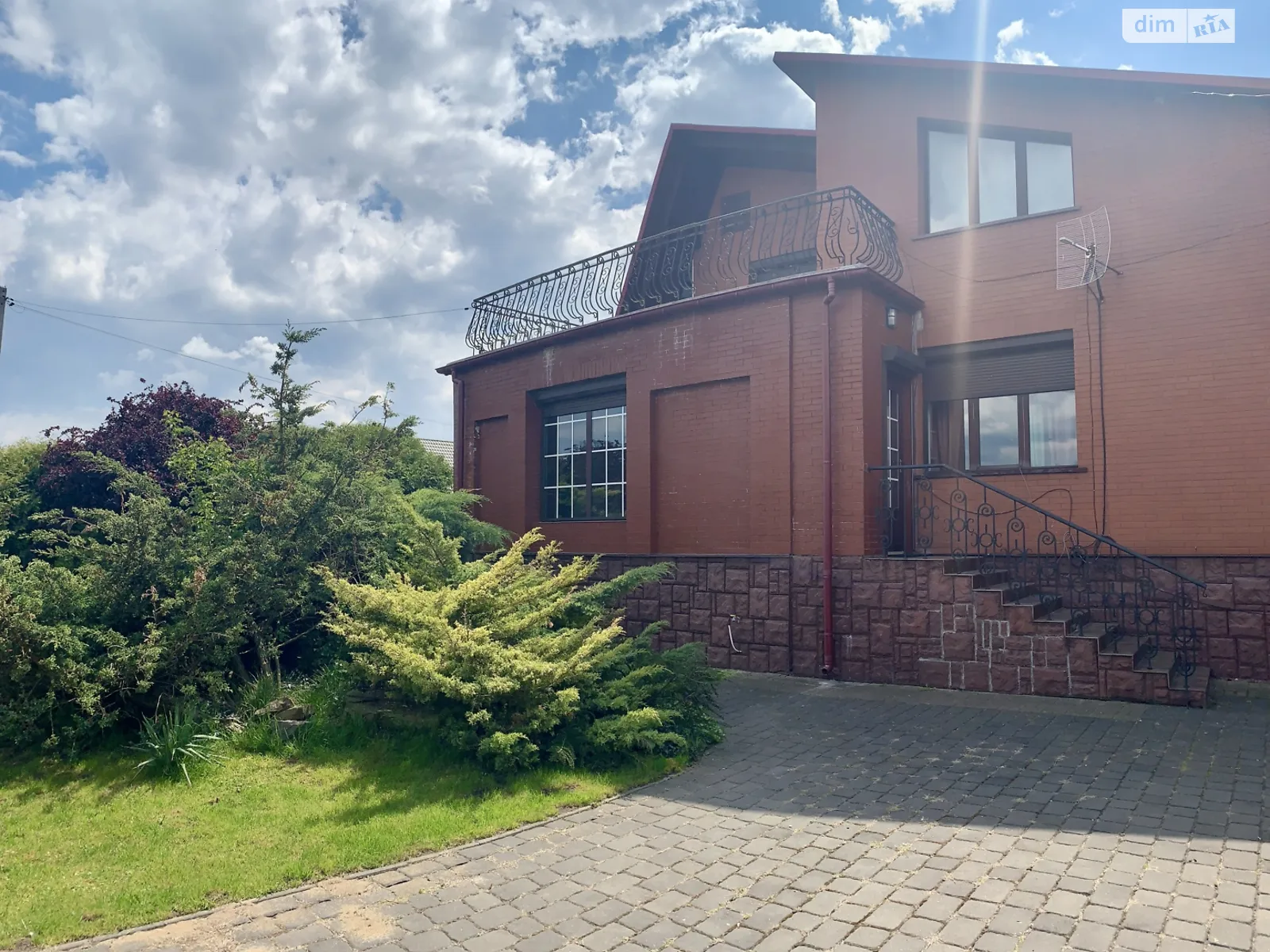 Продается дом на 2 этажа 313 кв. м с садом, цена: 170000 $ - фото 1