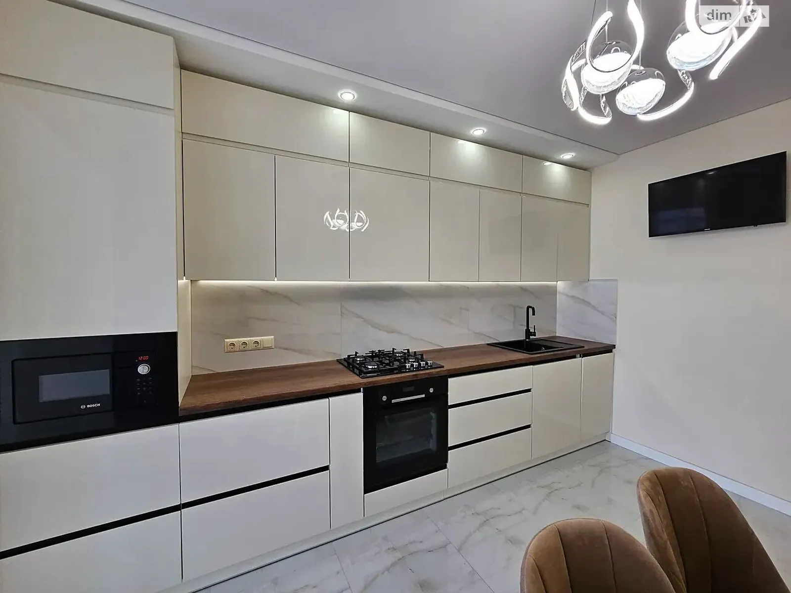 Здається в оренду 2-кімнатна квартира 69 кв. м у, цена: 550 $ - фото 1