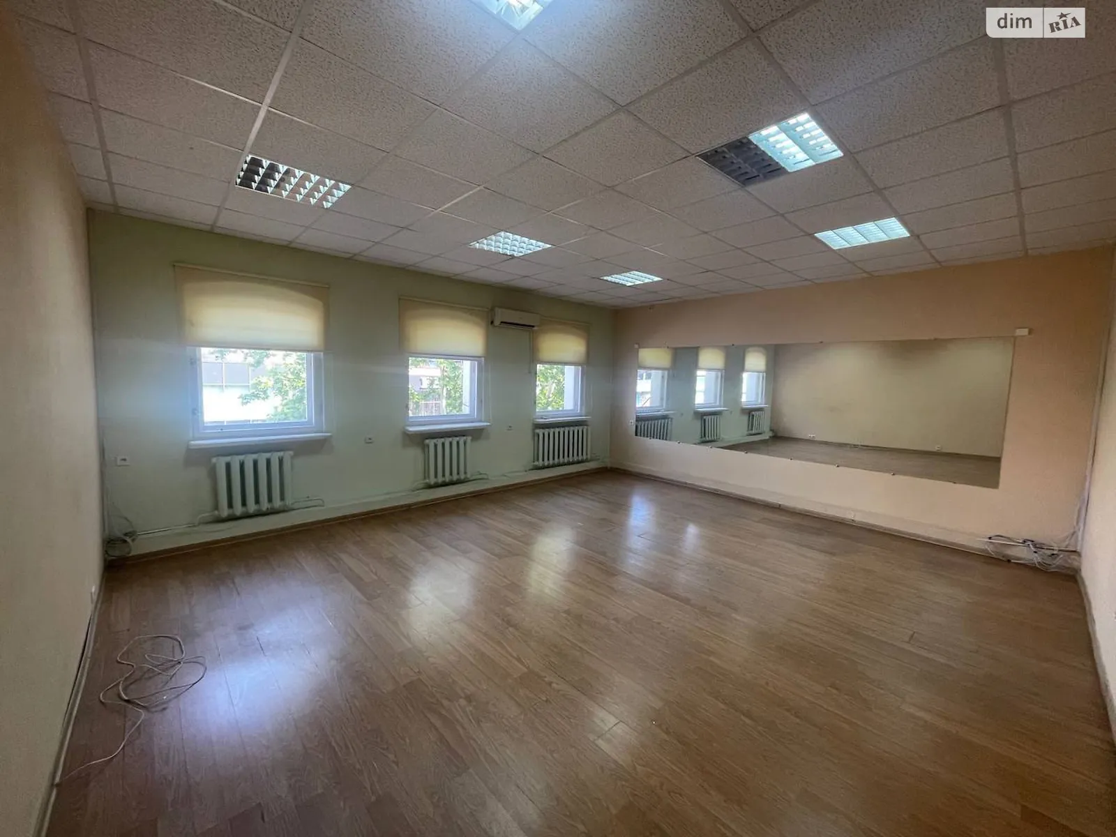 Продается офис 300 кв. м в бизнес-центре, цена: 225000 $ - фото 1