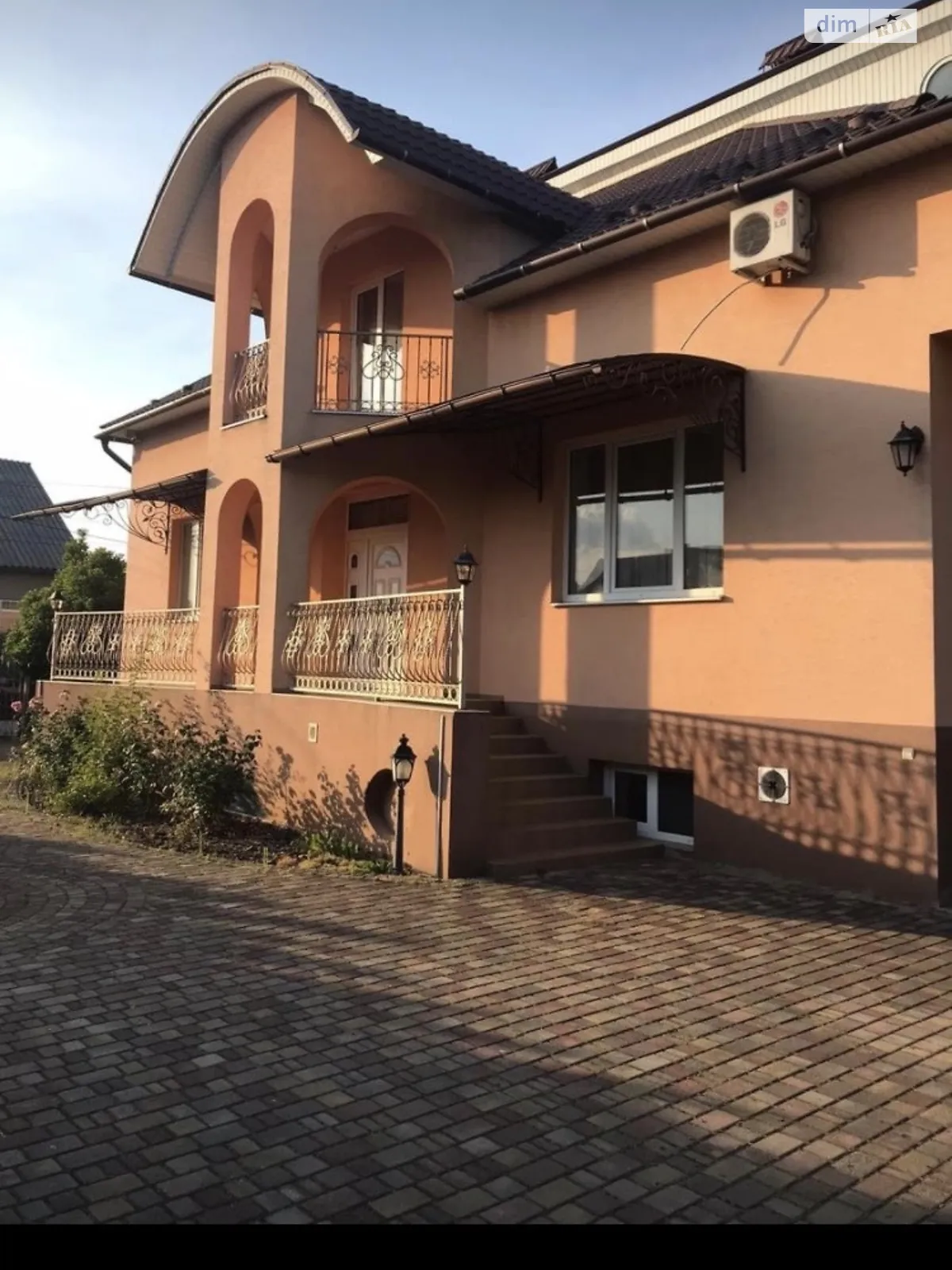 Сдается в аренду дом на 3 этажа 220 кв. м с беседкой, цена: 500 $ - фото 1