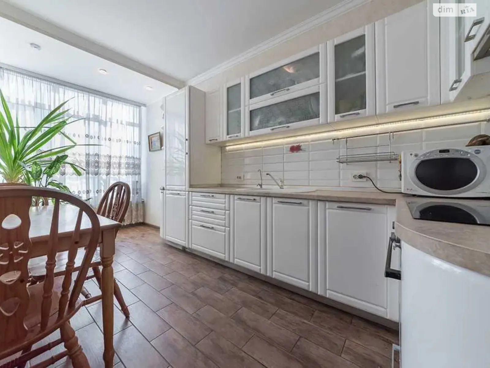 Продается 2-комнатная квартира 67 кв. м в Киеве, ул. Ованеса Туманяна, 3 - фото 1