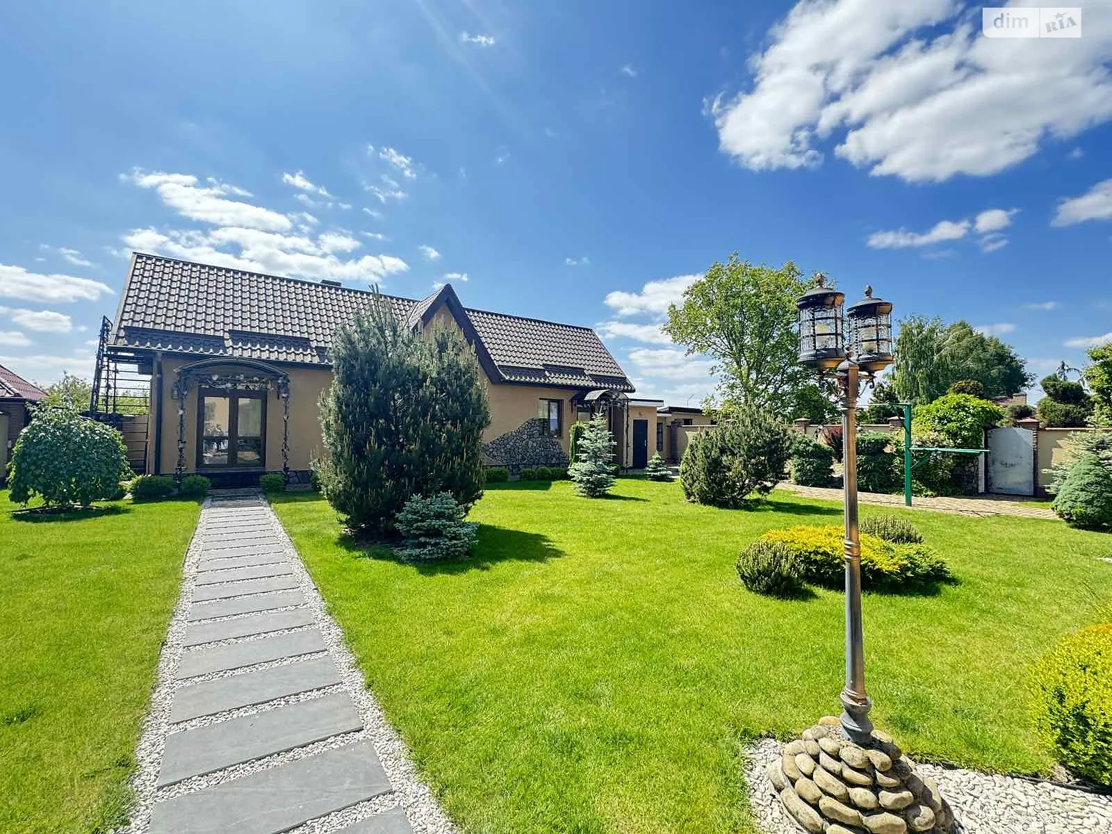 Продається будинок 2 поверховий 270 кв. м з подвалом, цена: 270000 $ - фото 1