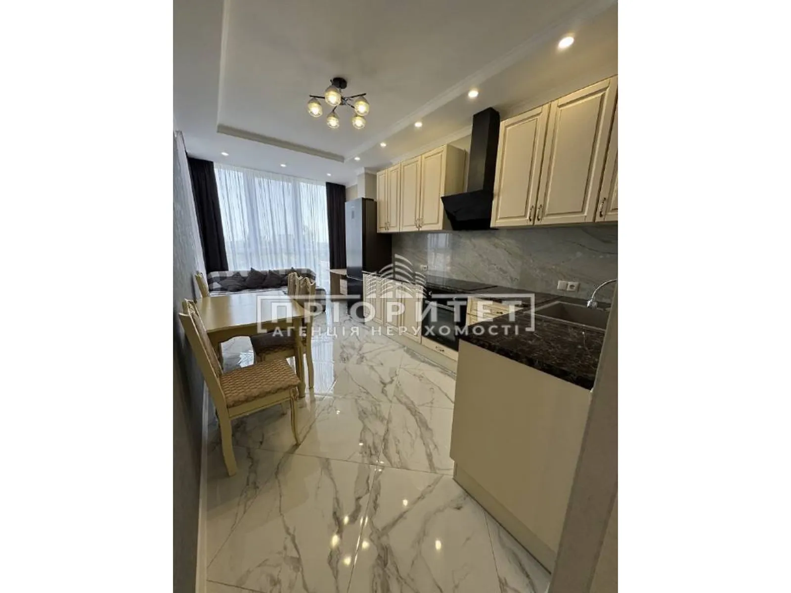 Продается 1-комнатная квартира 38 кв. м в Одессе, ул. Профсоюзная - фото 1