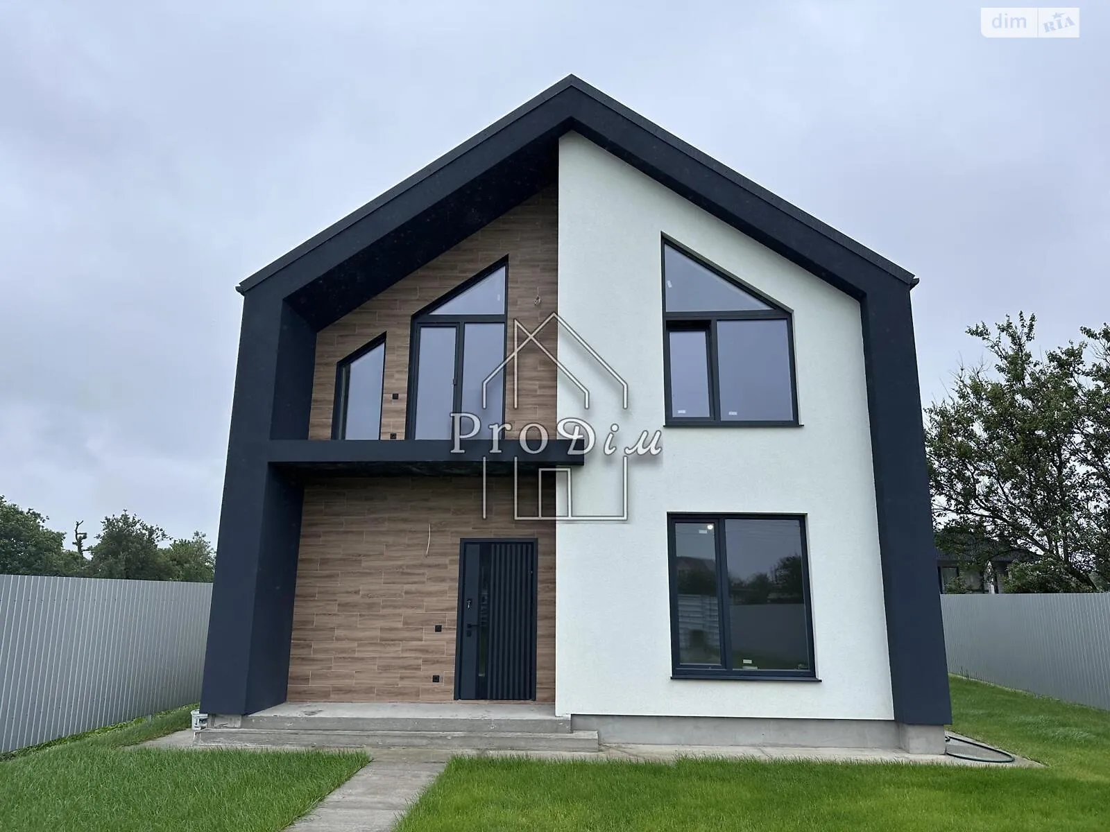 Продается дом на 2 этажа 140 кв. м с мансардой, цена: 131000 $ - фото 1