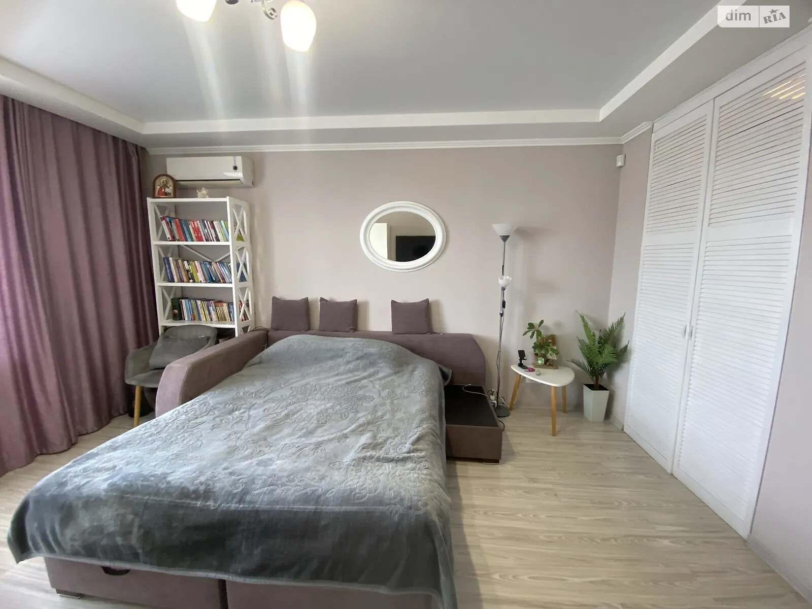 Продается 1-комнатная квартира 60 кв. м в Одессе, ул. Академика Сахарова - фото 1