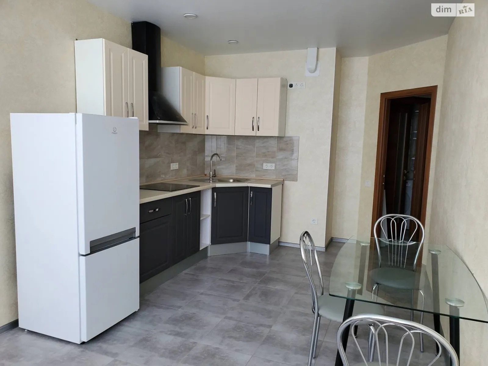 Продается 1-комнатная квартира 42.5 кв. м в Одессе, ул. Бассейная - фото 1