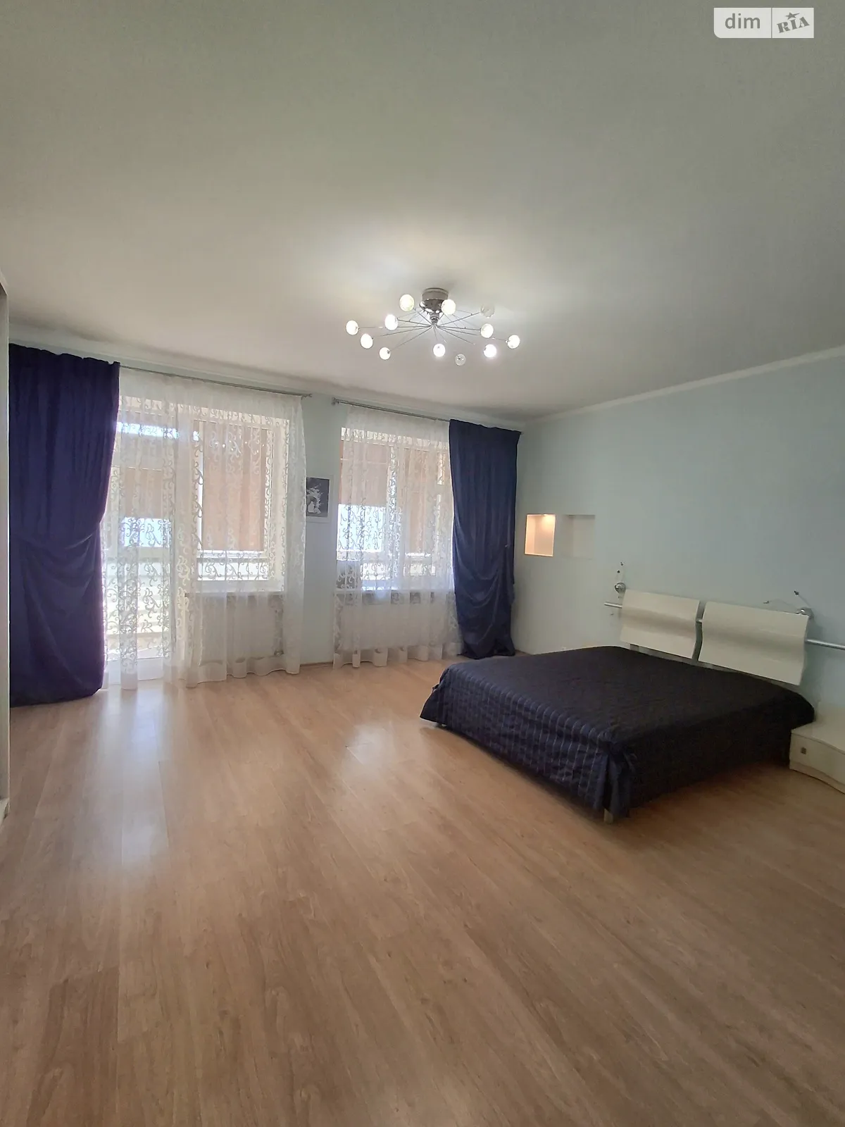 Продается 3-комнатная квартира 122.5 кв. м в Черноморске, ул. Парковая - фото 1