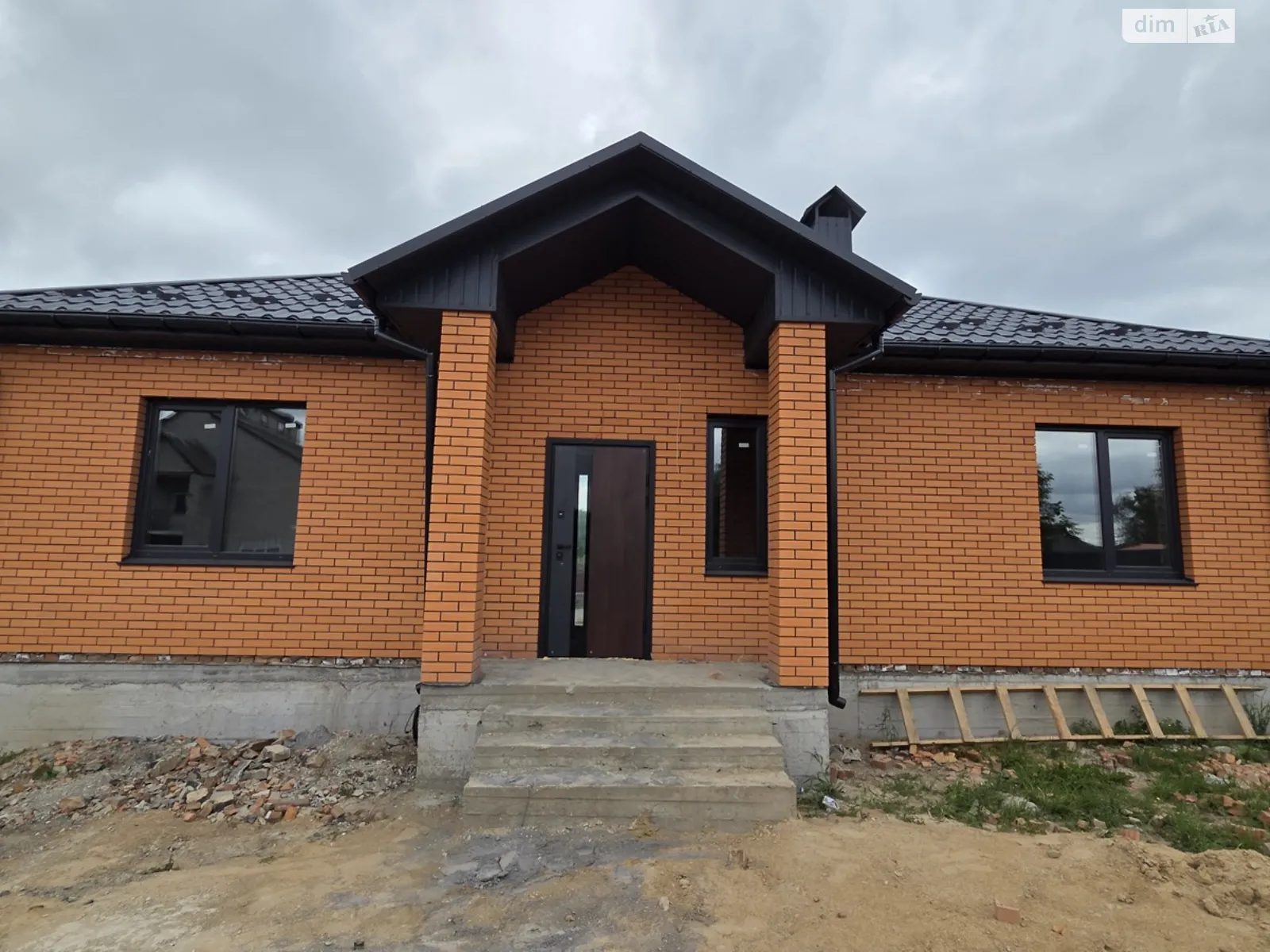 Продается одноэтажный дом 105 кв. м с гаражом, цена: 89000 $ - фото 1